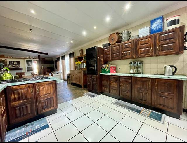 4 BEDROOM HOUSE FOR SALE IN THREE RIVERS EAST